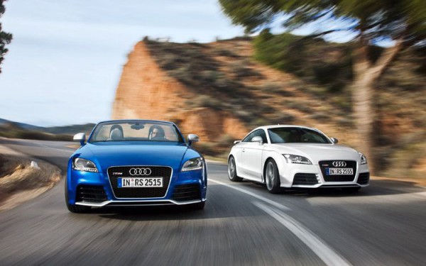 112_0903_10z+audi_TT_RS+coupe_and_convertible_front_motion